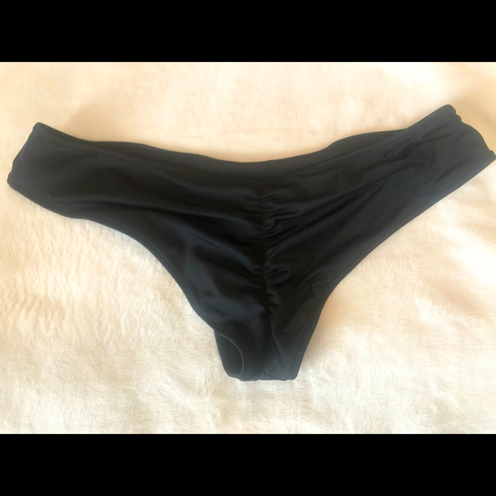 Victoria’s Secret Bikini bottoms M